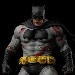 Iron Studios The Dark Knight Returns Batman 1/6 Scale Diorama Statue