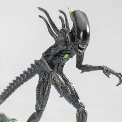 Hiya Toys Alien Vs. Predator Blowout Alien Warrior 1:18 Scale PX Previews Exclusive Action Figure
