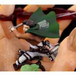 Kinetiquettes Attack On Titan Levi Ackerman Vs Beast Titan 1/10 Scale Diorama