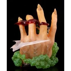 Kinetiquettes Attack On Titan Levi Ackerman Vs Beast Titan 1/10 Scale Diorama