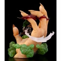 Kinetiquettes Attack On Titan Levi Ackerman Vs Beast Titan 1/10 Scale Diorama