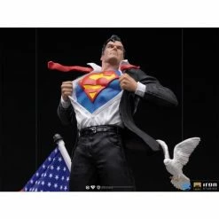 Iron Studios DC Comics Clark Kent 1/10 Deluxe Art Scale Statue