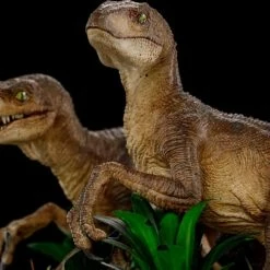Iron Studios Jurassic Park Just The Two Raptors 1/10 Deluxe Art Scale Statue
