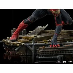 Iron Studios Spider-Man: No Way Home Battle Diorama Series Spider-Man (Peter #1) 1/10 Art Scale Statue