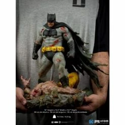 Iron Studios The Dark Knight Returns Batman 1/6 Scale Diorama Statue