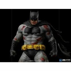 Iron Studios The Dark Knight Returns Batman 1/6 Scale Diorama Statue