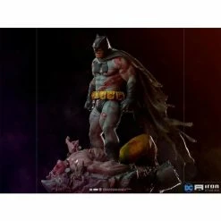 Iron Studios The Dark Knight Returns Batman 1/6 Scale Diorama Statue