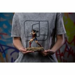 Iron Studios Zack Snyder’s Justice League Wonder Woman 1/10 Art Scale Statue